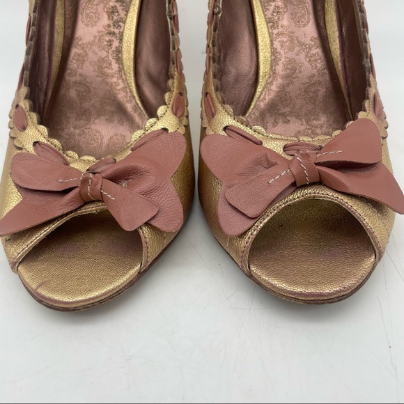 House of Harlow gold and mauve bow heels. Size 9 - Picture 4 of 8